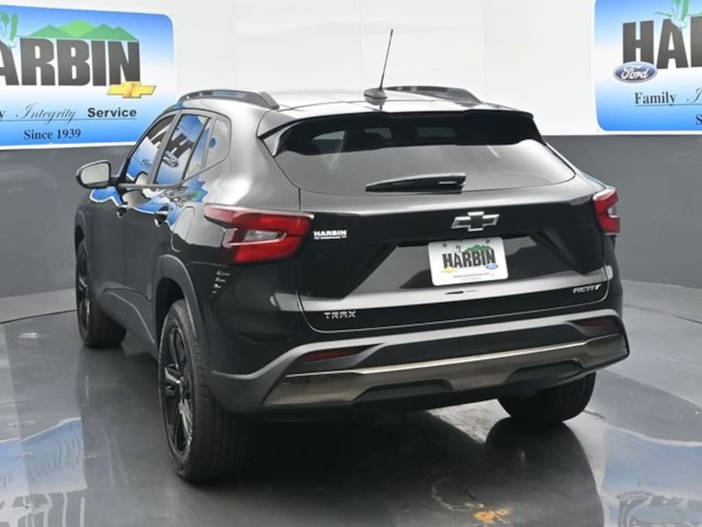 Used 2025 Chevrolet Trax Activ SUV
