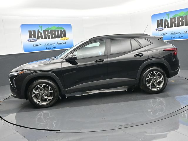 2025 Chevrolet Trax LT photo 2