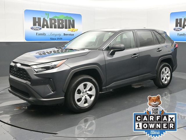 2024 Toyota RAV4 LE's photo