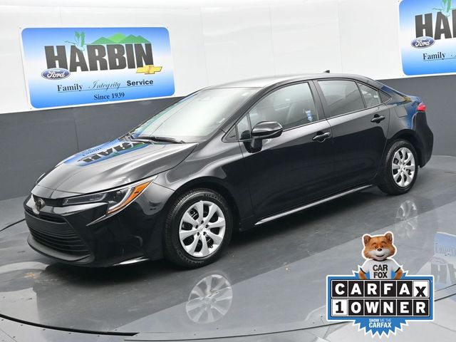 2025 Toyota Corolla LE's photo