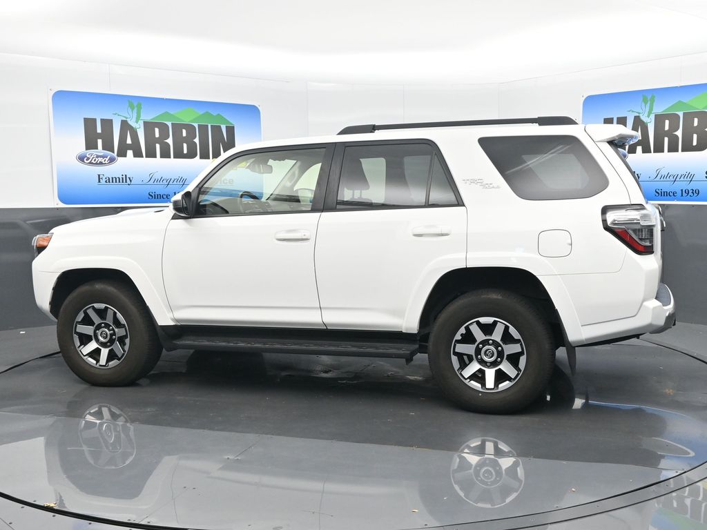2024 Toyota 4Runner TRD Off-Road photo 3