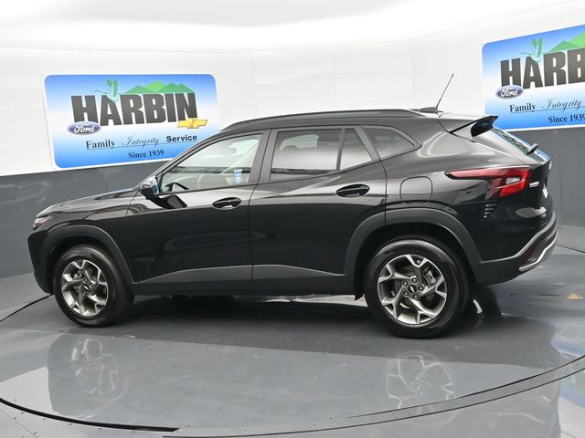 2025 Chevrolet Trax LT photo 3