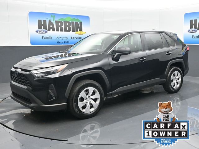 2024 Toyota RAV4 LE's photo