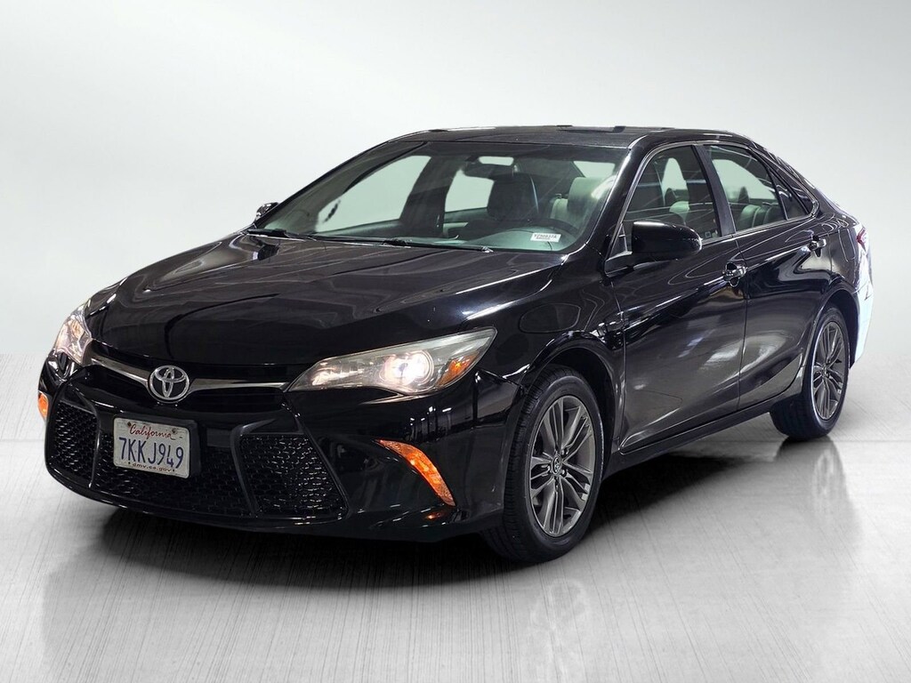 Used 2015 Toyota Camry SE Sedan