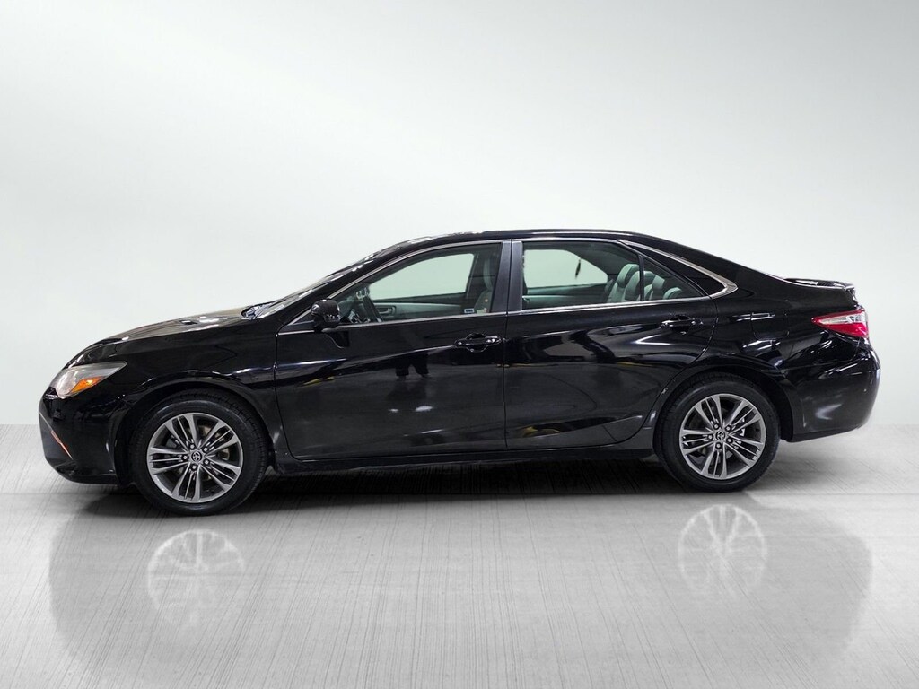 Used 2015 Toyota Camry SE Sedan