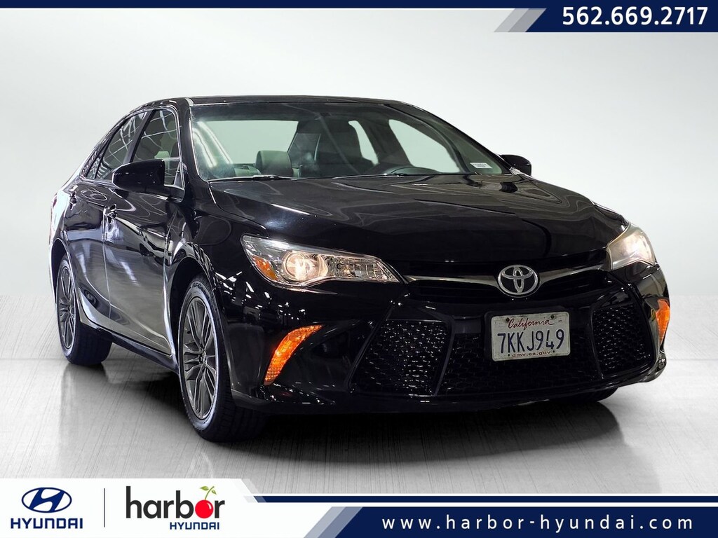 Used 2015 Toyota Camry SE Sedan