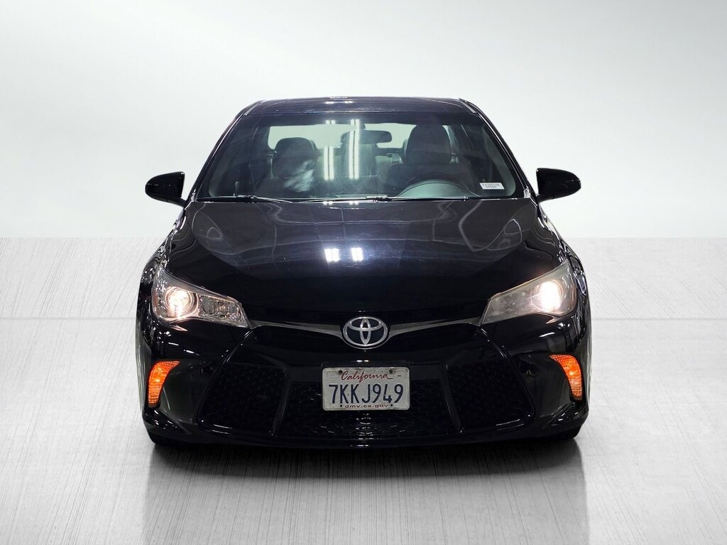 Used 2015 Toyota Camry SE Sedan
