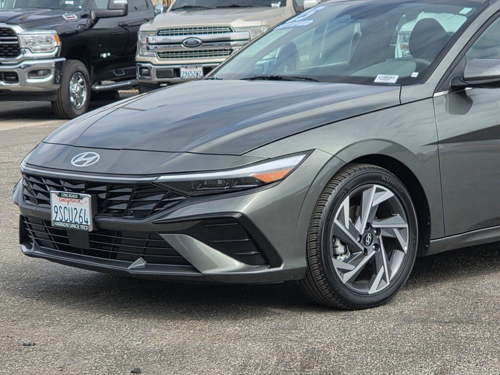 Certified 2025 Hyundai Elantra SEL Convenience Sedan