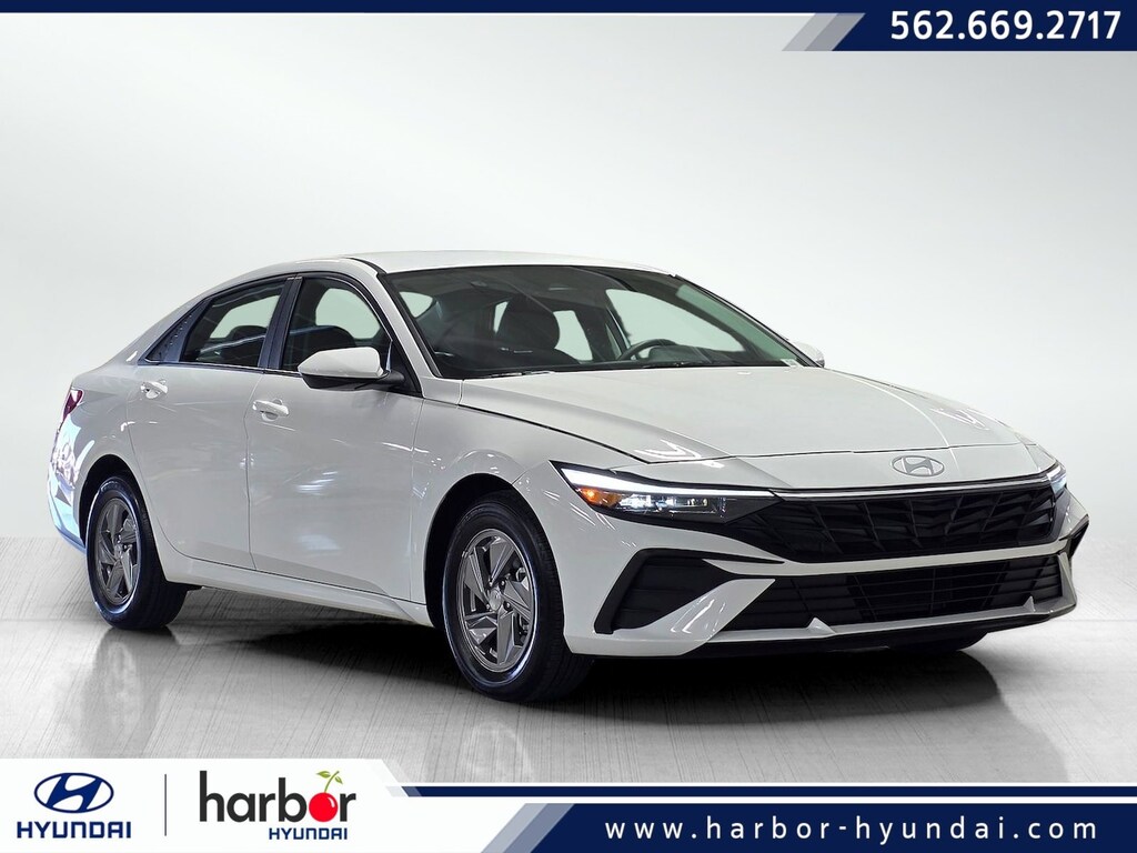 Used 2025 Hyundai Elantra SE Sedan
