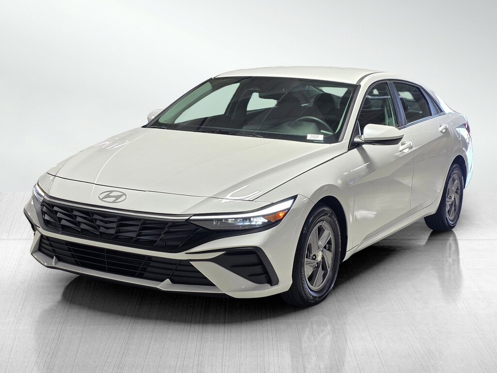 Used 2025 Hyundai Elantra SE Sedan