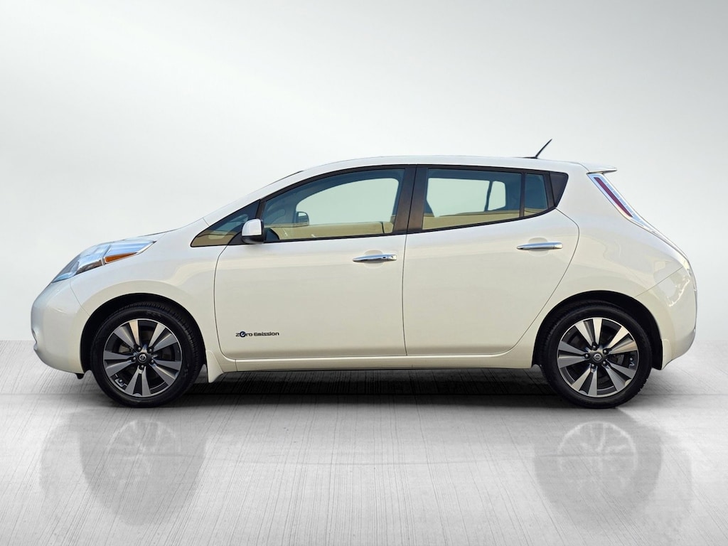 Used 2017 Nissan LEAF SV Hatchback