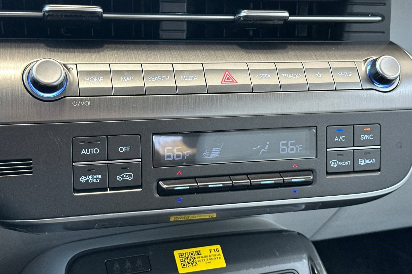 2025 Hyundai Kona EV SEL - Photo 24