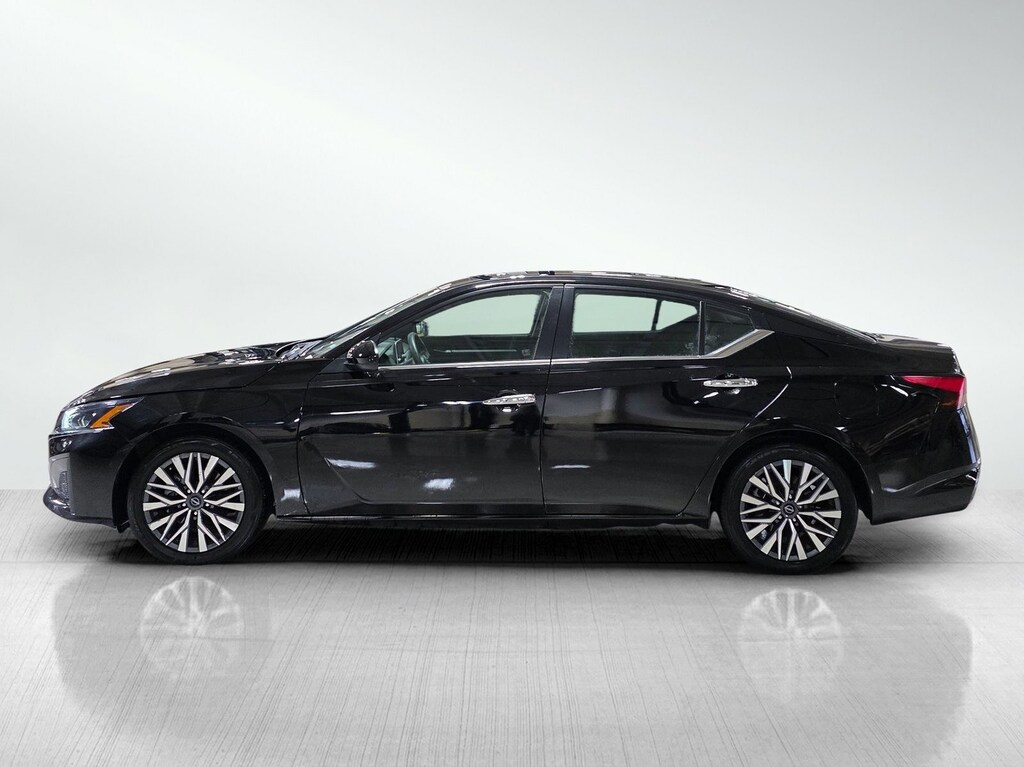 Used 2023 Nissan Altima 2.5 SV Sedan