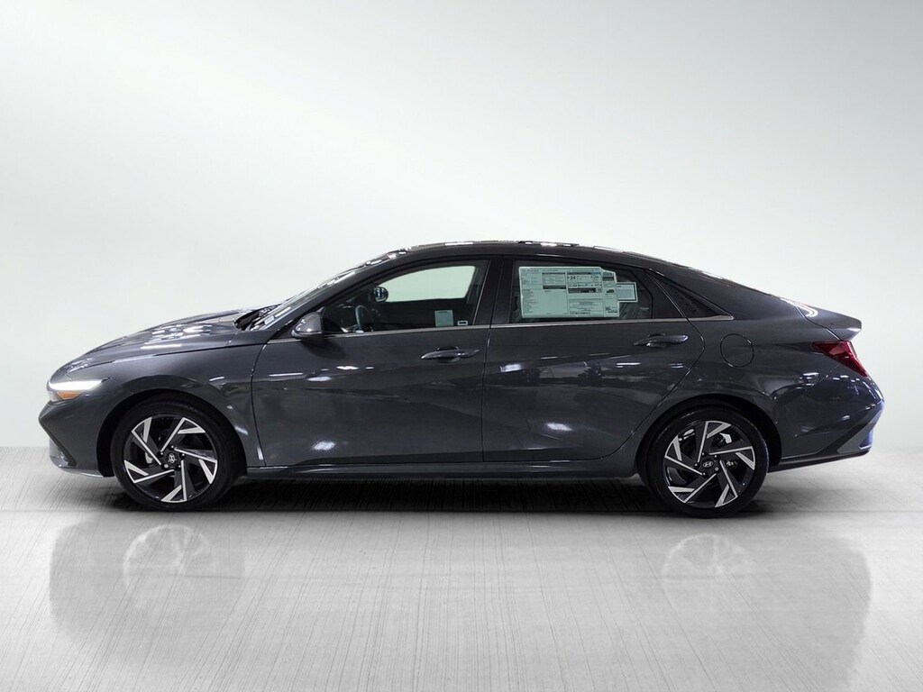 New 2026 Hyundai Elantra Limited 4dr Car