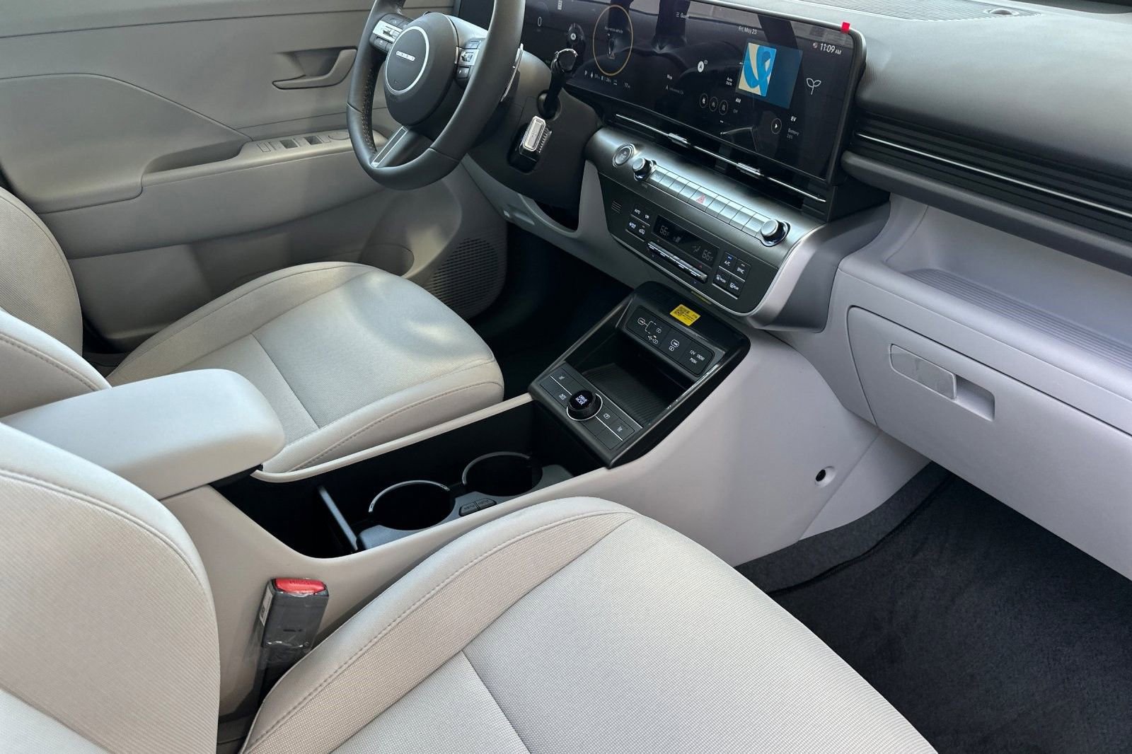2025 Hyundai Kona EV SEL - Photo 18