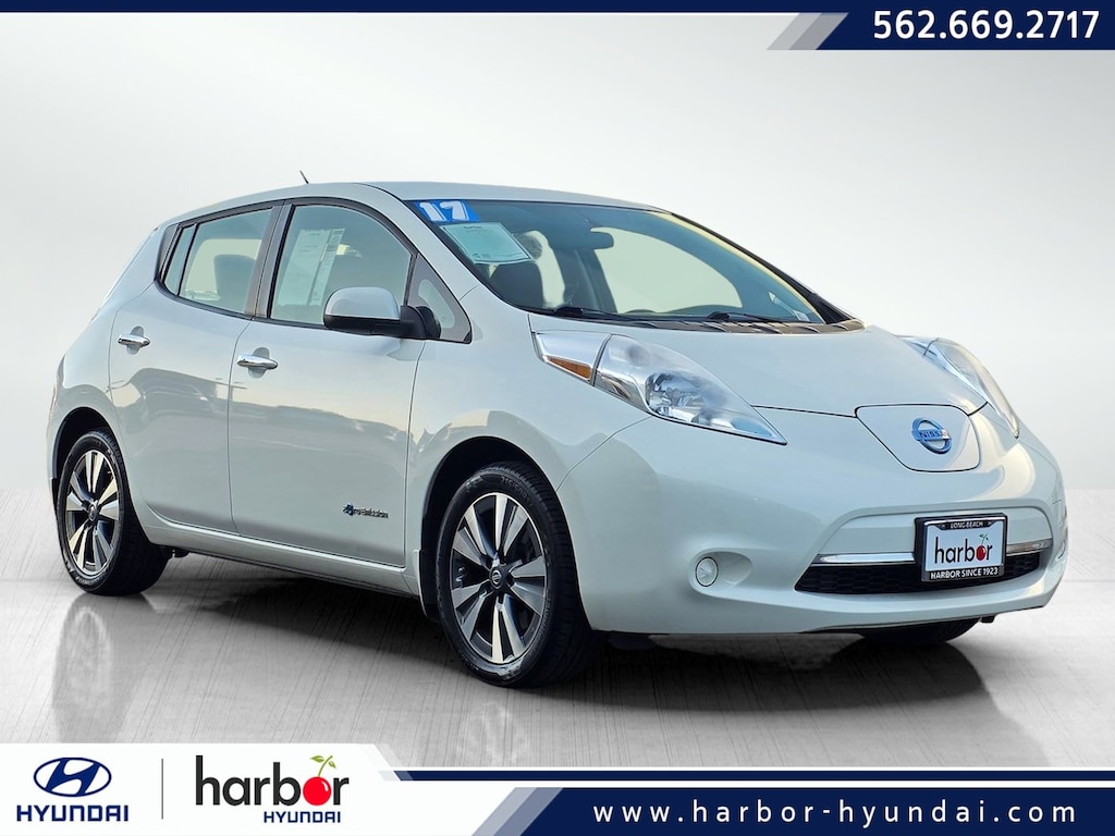 Used 2017 Nissan LEAF SV Hatchback