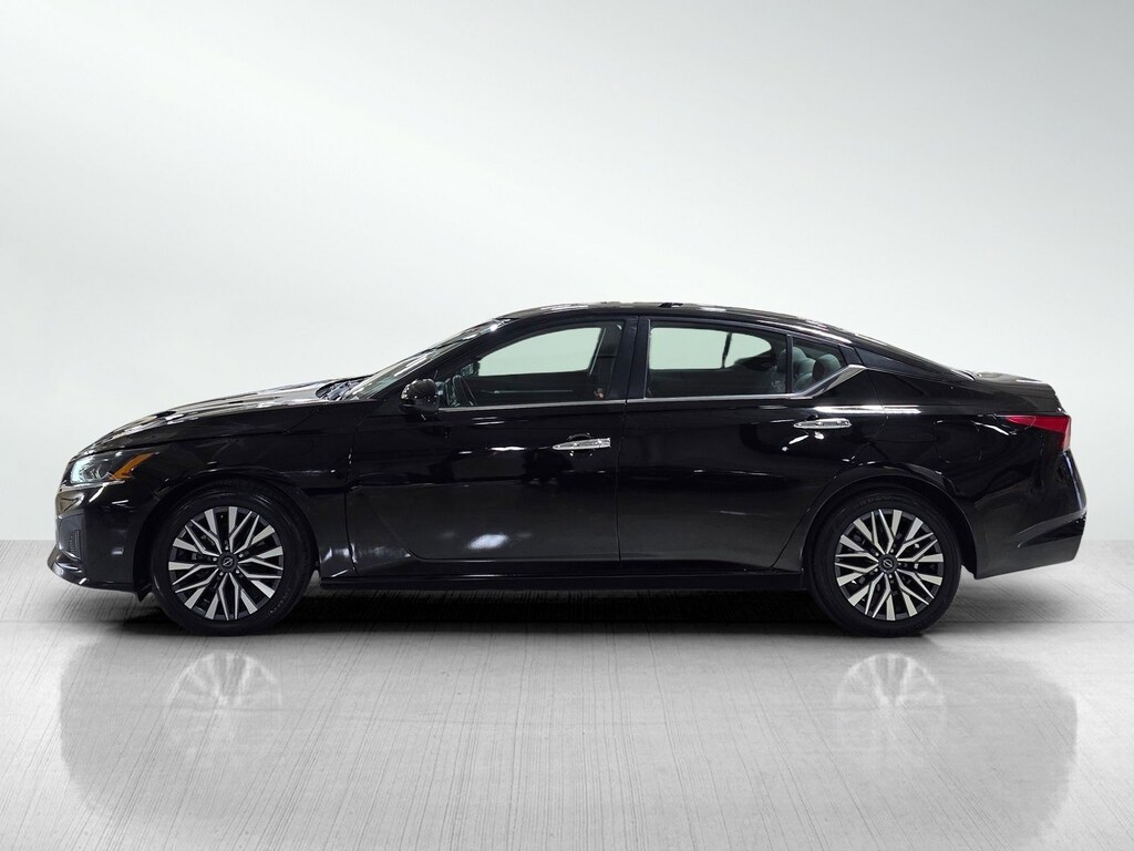 Used 2023 Nissan Altima 2.5 SV Sedan