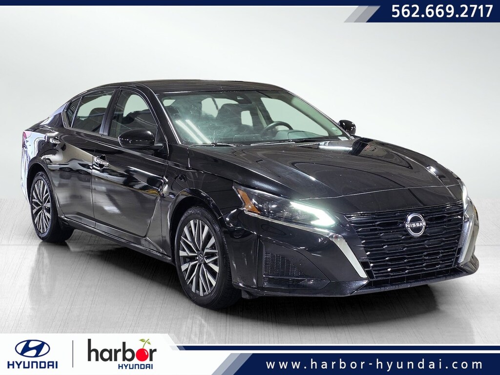 Used 2023 Nissan Altima 2.5 SV Sedan