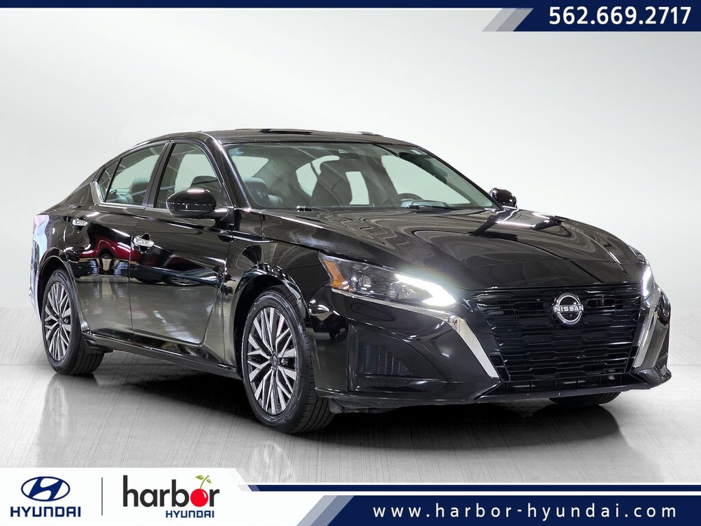 Used 2023 Nissan Altima 2.5 SV Sedan
