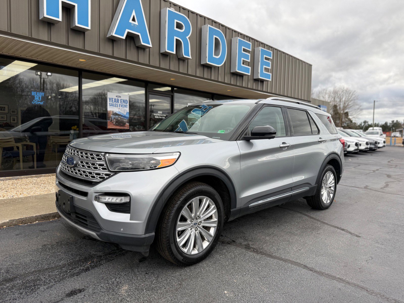 2022 Ford Explorer Limited's photo