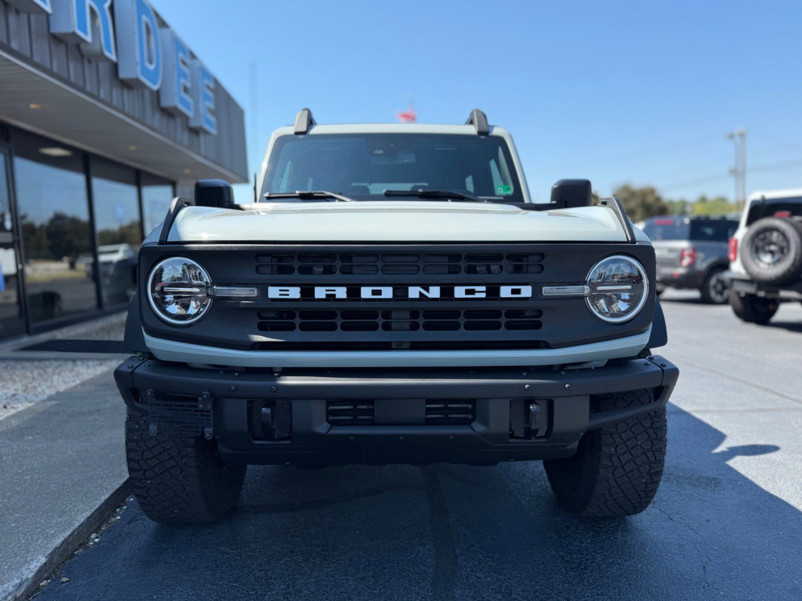 2022 Ford Bronco Black Diamond photo 2