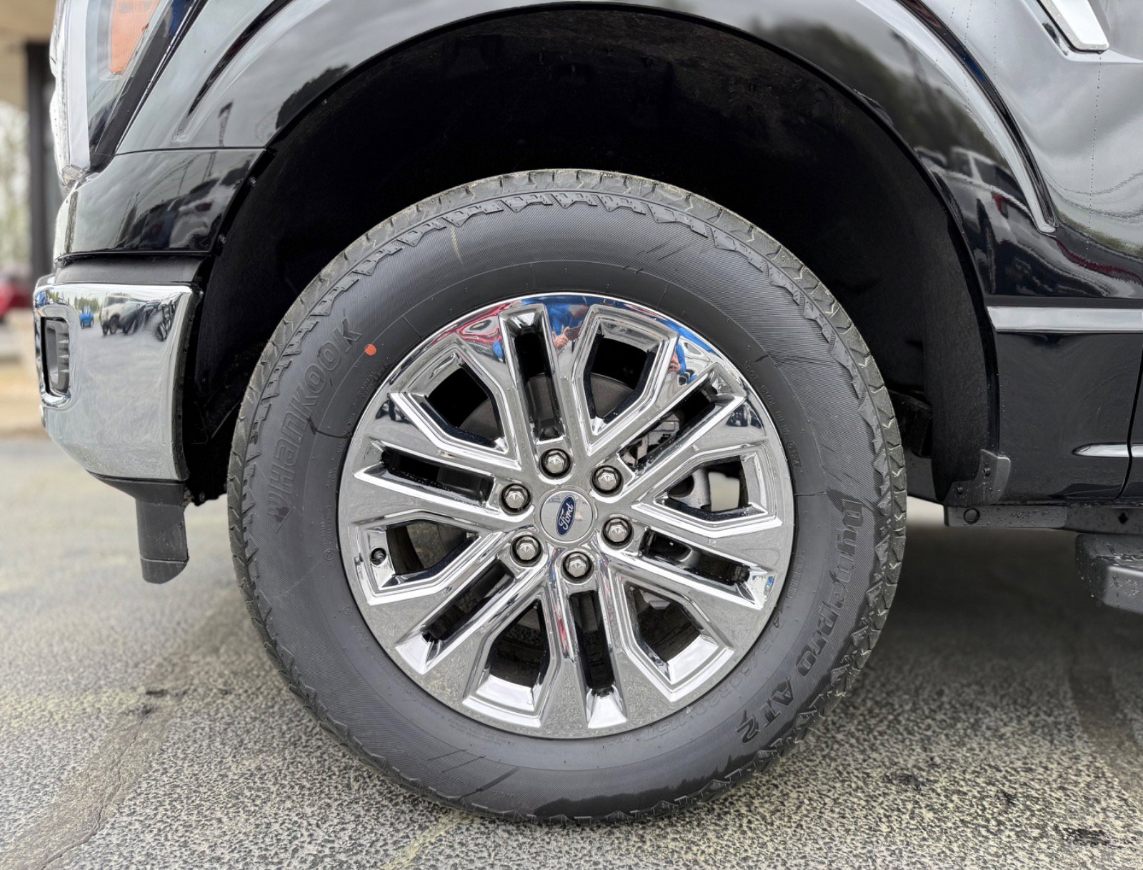 2025 Ford F-150 Lariat photo 4