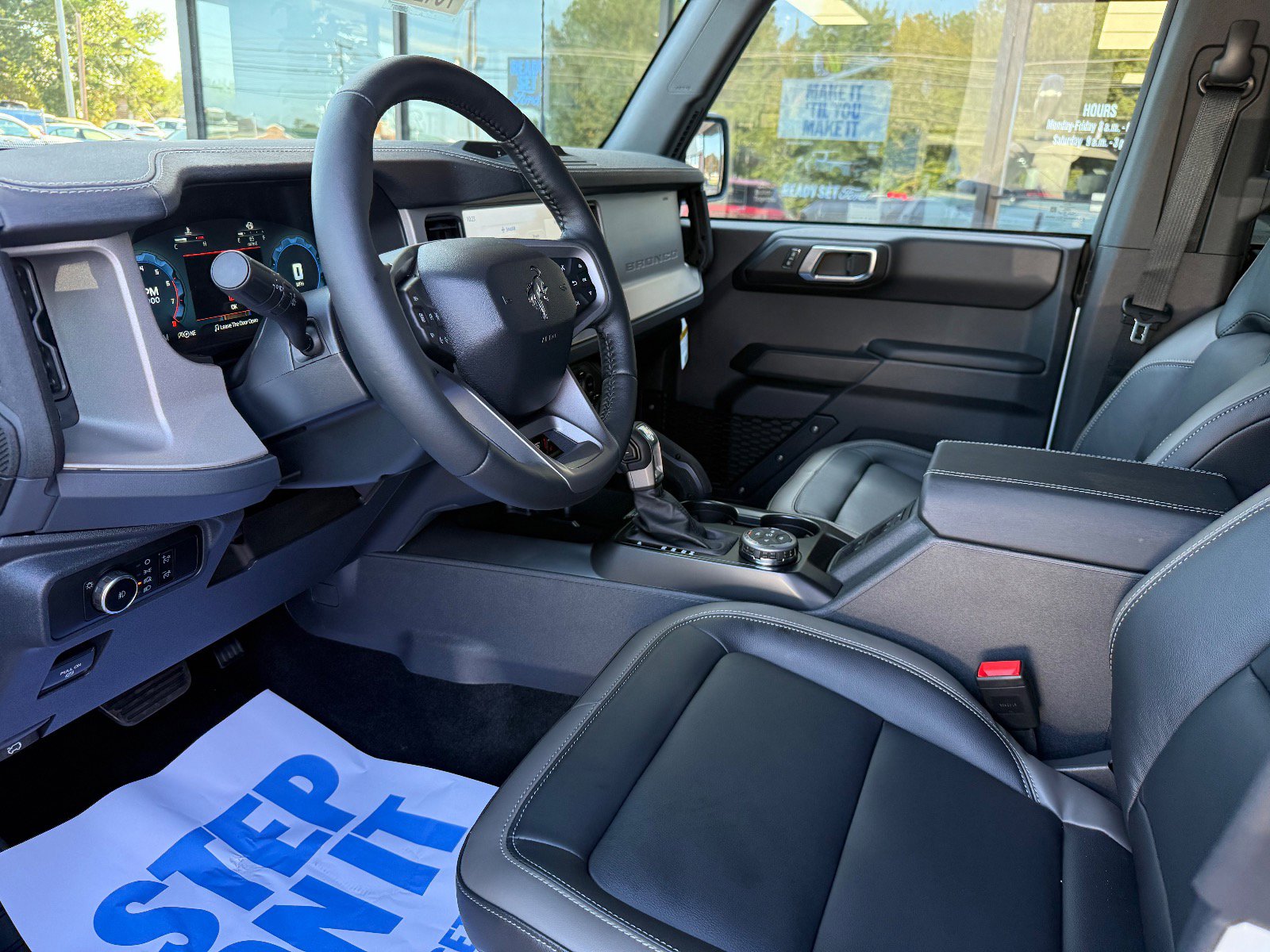 2025 Ford Bronco Outer Banks photo 4