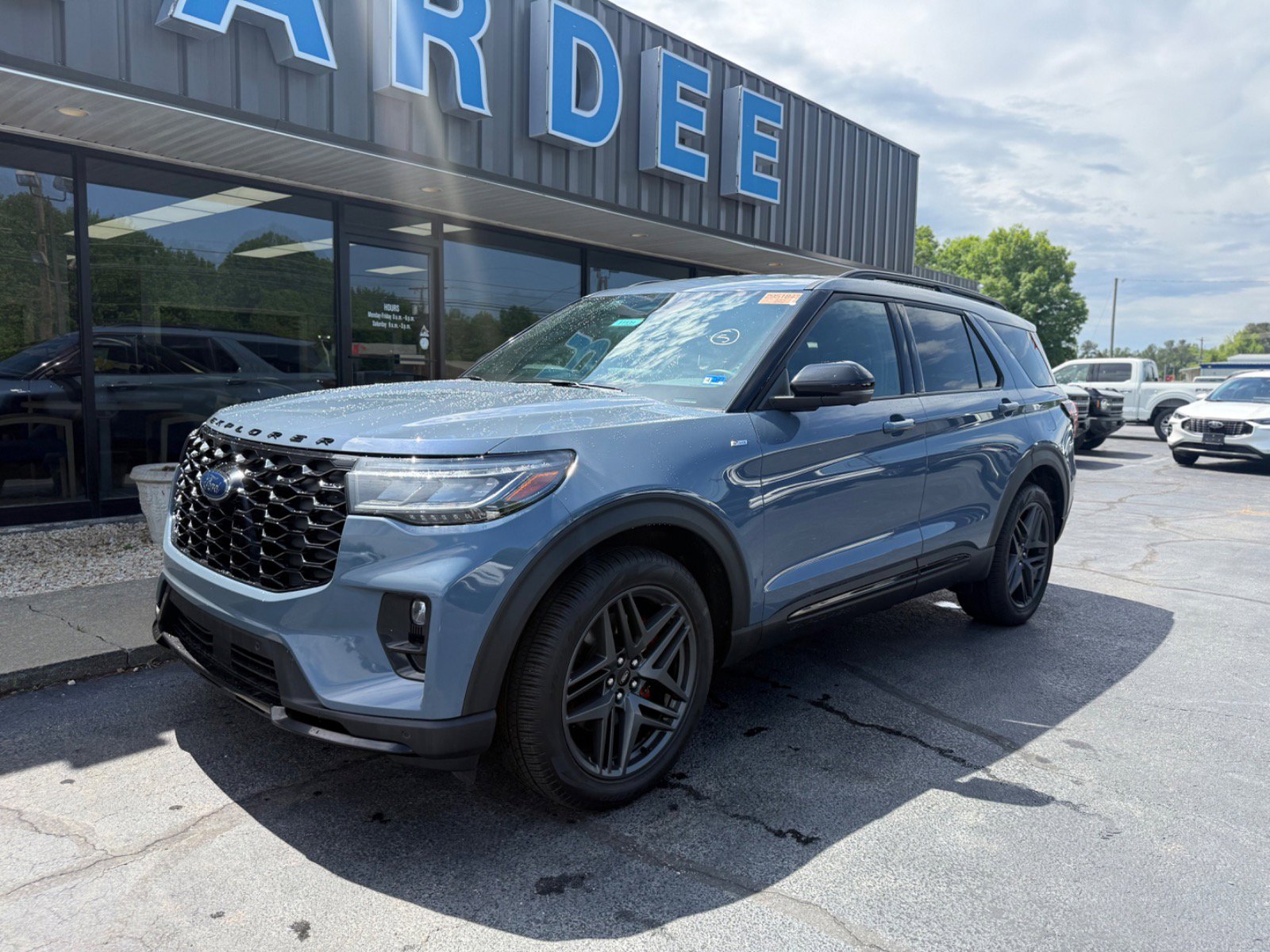 2025 Ford Explorer ST-LINE 4WD (PL535)'s photo