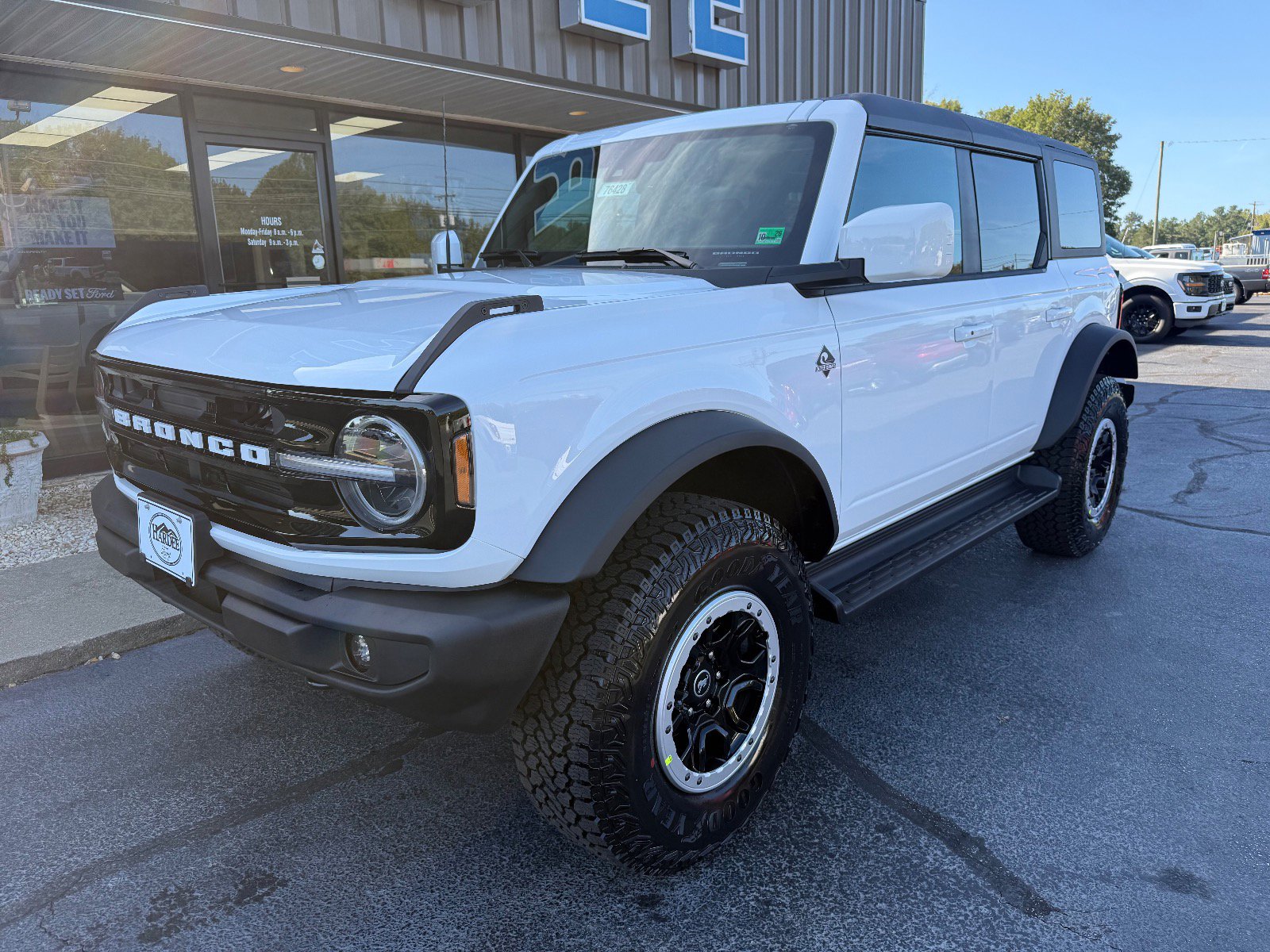 2025 Ford Bronco Outer Banks photo 2