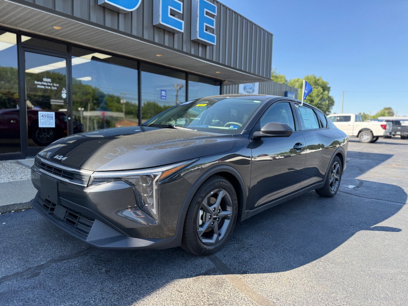 2025 Kia K4 LXS AT's photo