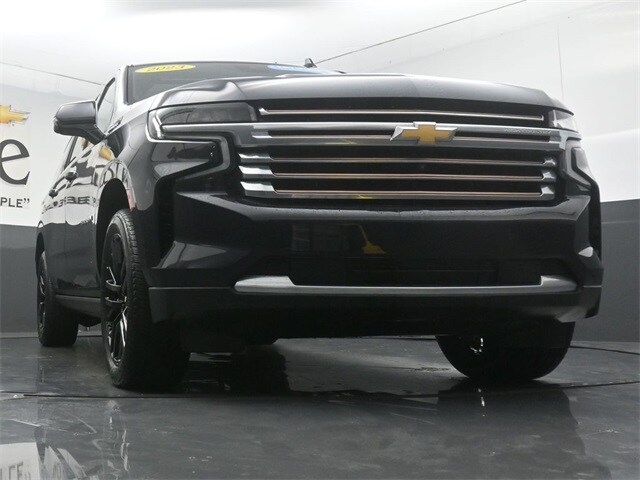 2023 Chevrolet Suburban High Country photo 3