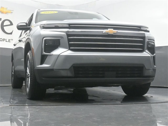 2025 Chevrolet Traverse photo 3