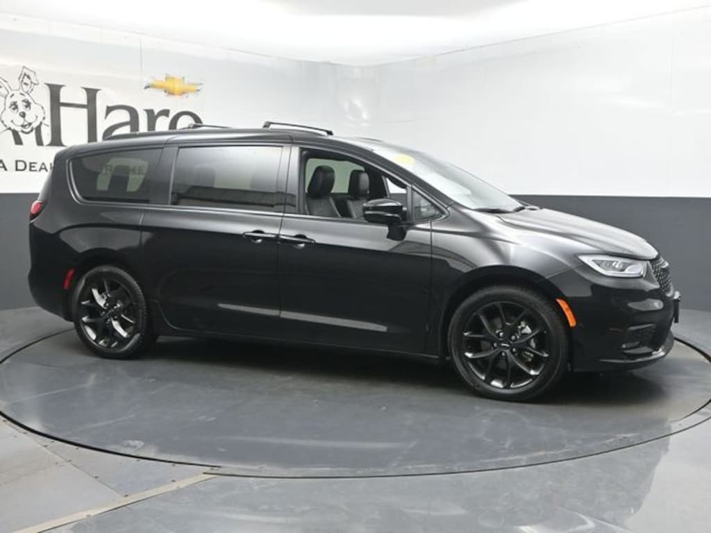 Used 2025 Chrysler Pacifica Limited Van Passenger Van