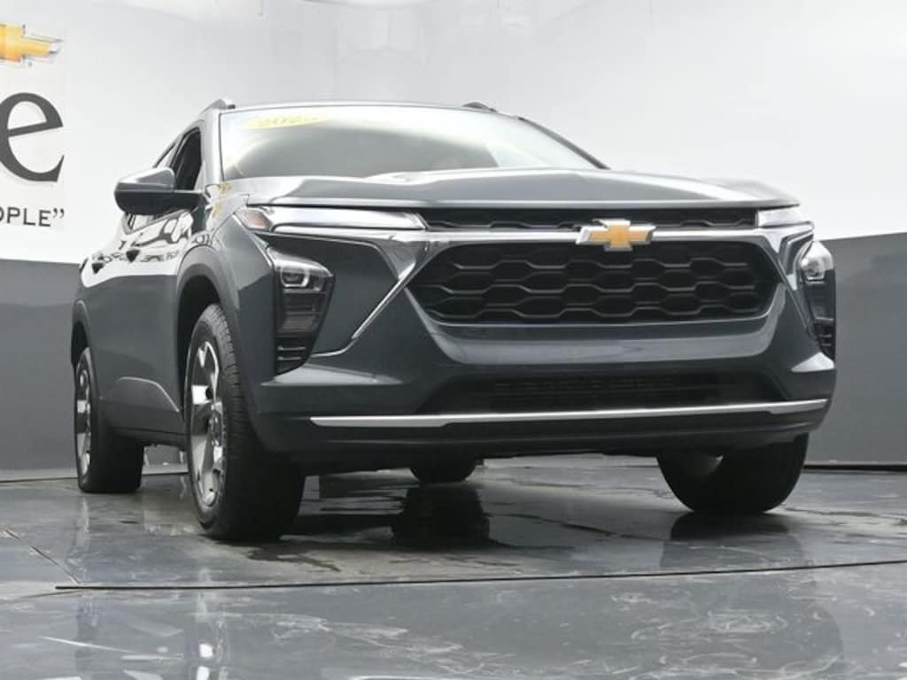 Used 2025 Chevrolet Trax LT SUV