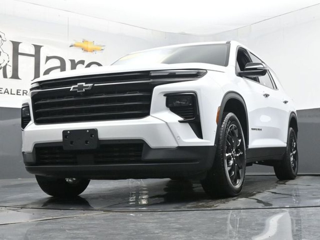 Used 2025 Chevrolet Traverse LT SUV