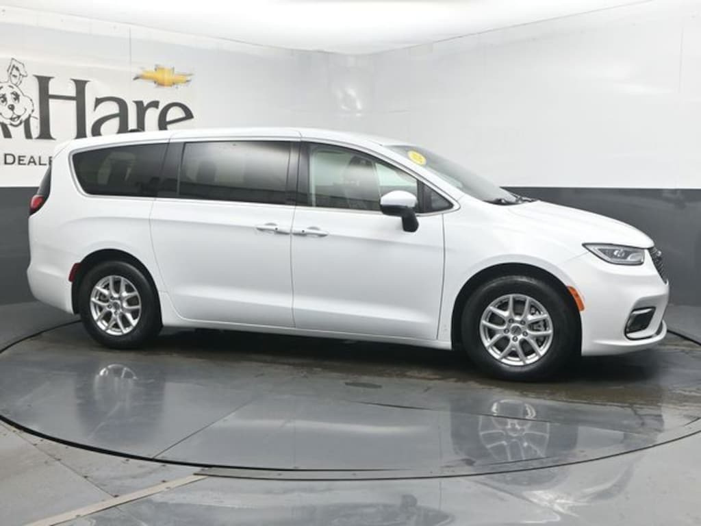 Used 2023 Chrysler Pacifica Touring L Van Passenger Van