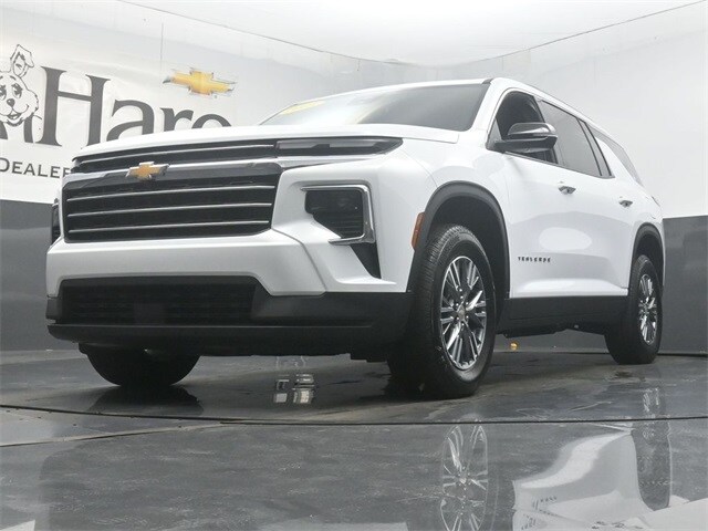 2025 Chevrolet Traverse photo 4