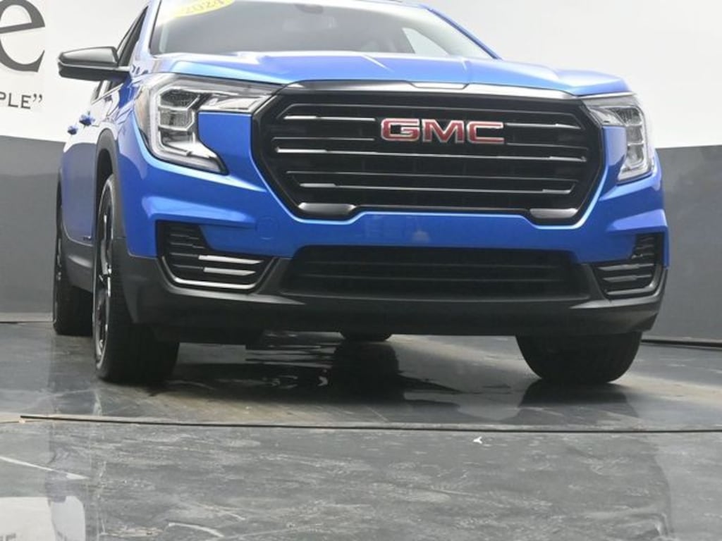 Used 2024 GMC Terrain SLE SUV