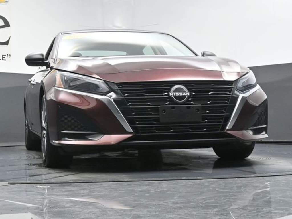 Used 2024 Nissan Altima 2.5 SV Sedan