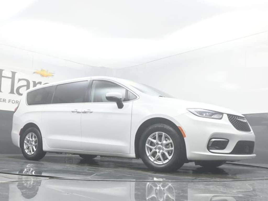 Used 2023 Chrysler Pacifica Touring L Van Passenger Van