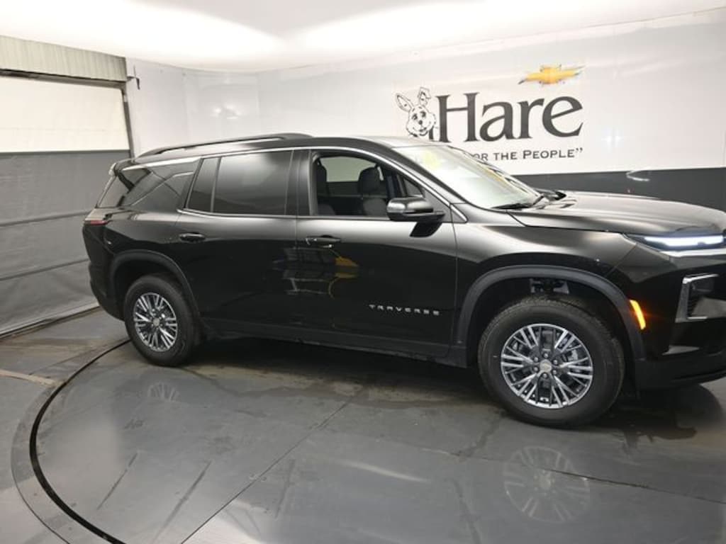 Used 2025 Chevrolet Traverse LT SUV