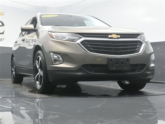 2019 Chevrolet Equinox LT photo 2
