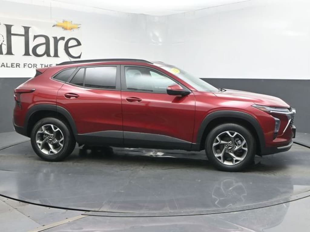 Used 2025 Chevrolet Trax LT SUV