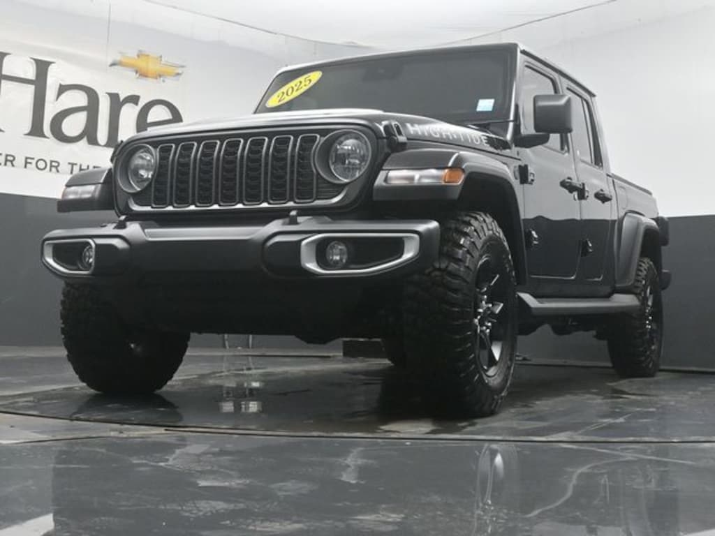 Used 2025 Jeep Gladiator Sport Truck Crew Cab