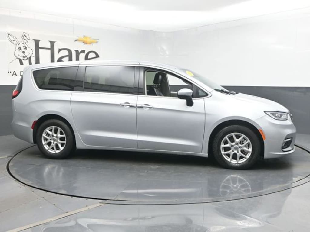 Used 2023 Chrysler Pacifica Touring L Van Passenger Van