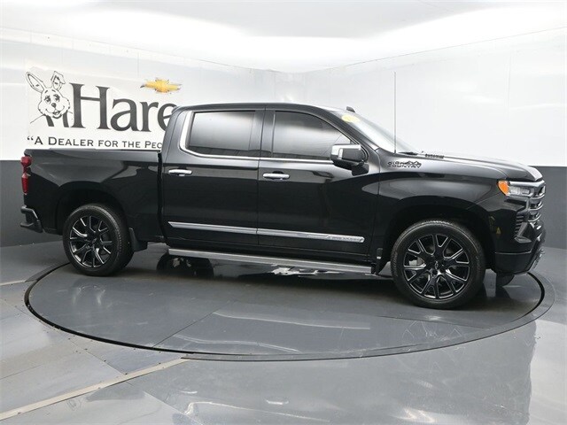 2023 Chevrolet Silverado 1500 High Country photo 2