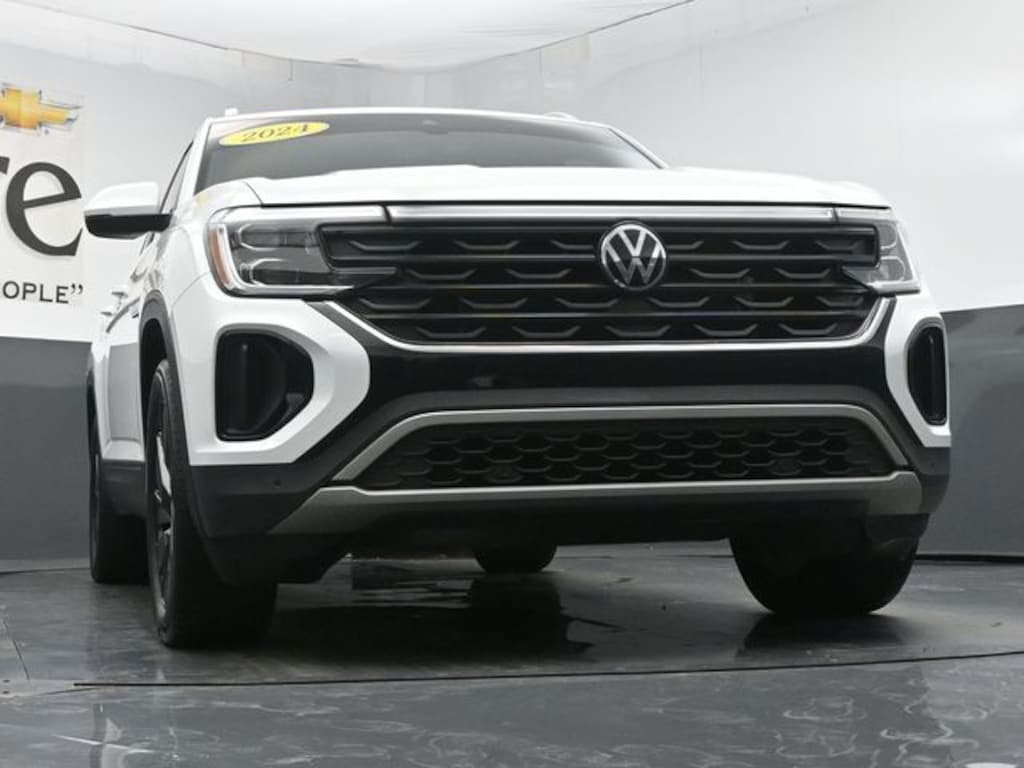 Used 2024 Volkswagen Atlas Cross Sport 2.0T SE w/Technology SUV