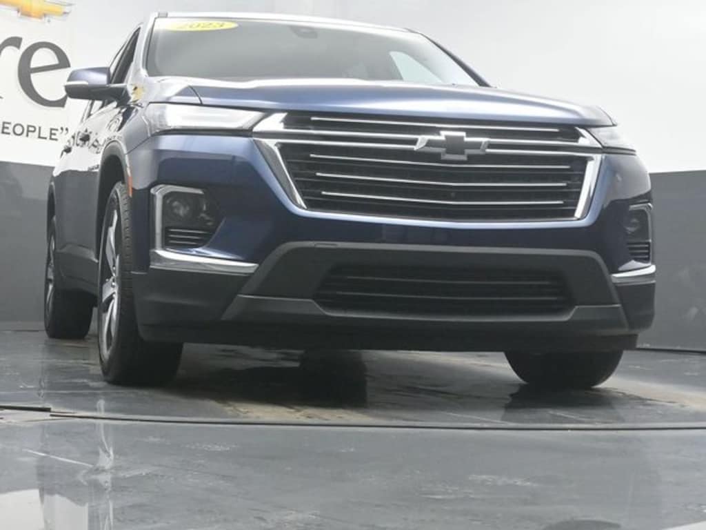Used 2023 Chevrolet Traverse LT Leather SUV