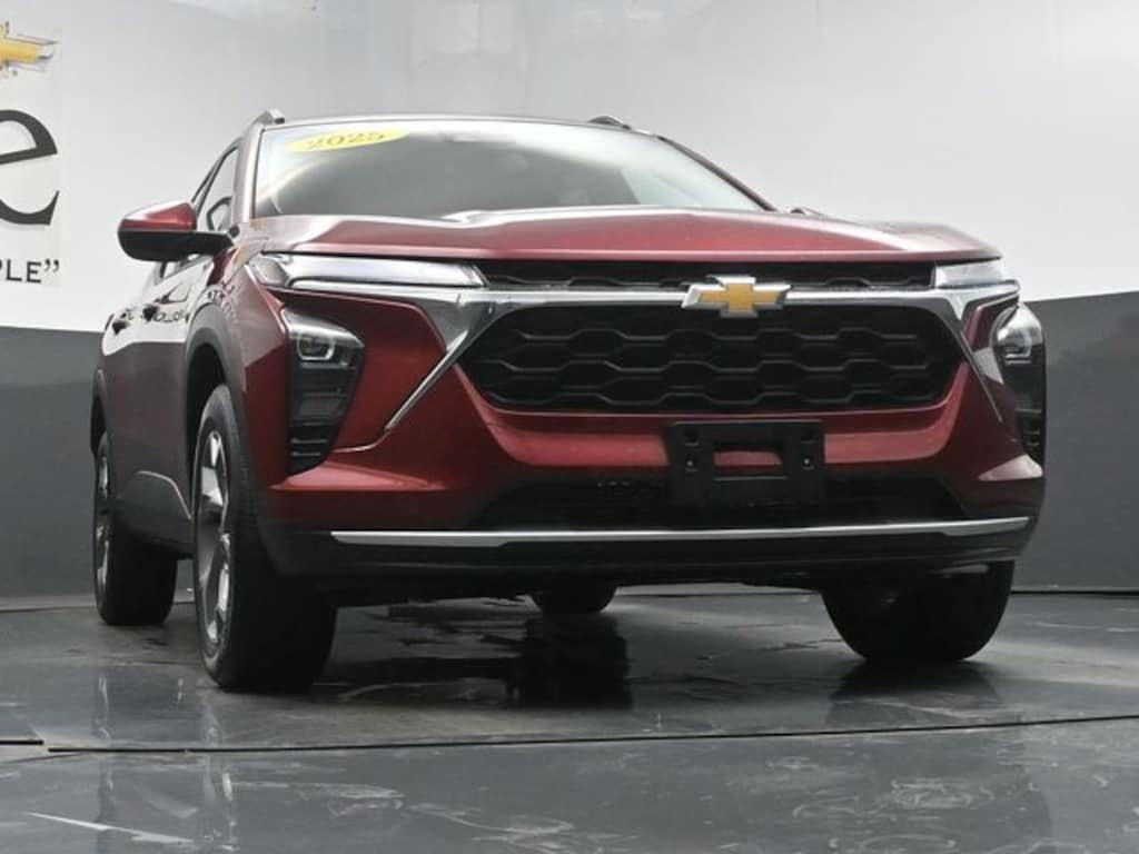 Used 2025 Chevrolet Trax LT SUV