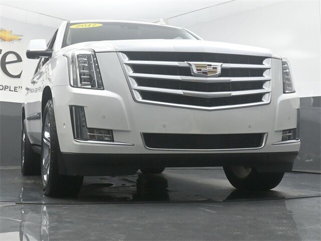 2017 Cadillac Escalade Premium Luxury photo 3